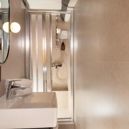 Otel Korner Louvre 3*