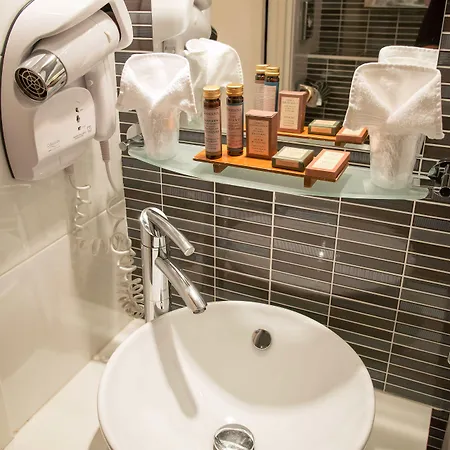 Otel Korner Louvre 3*
