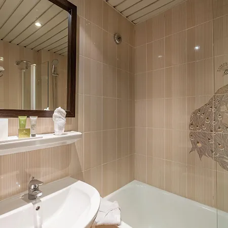 Korner Louvre Otel