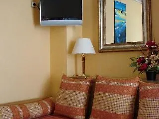 لوفر مارسولي أوبرا فندق 3*