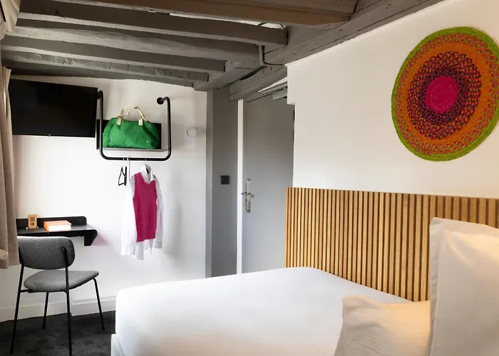 Korner Louvre Paryż