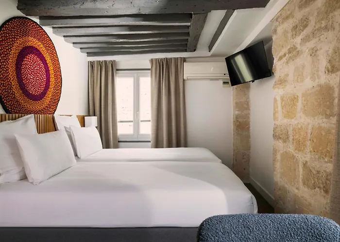 Korner Louvre Paryż