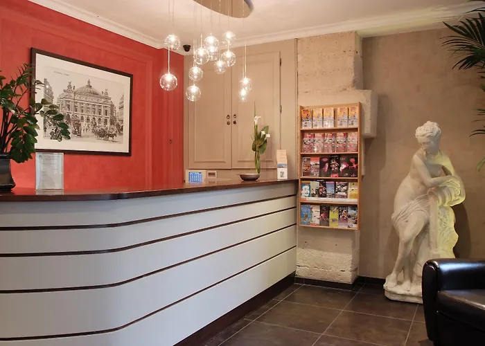 Otel Korner Louvre 3*