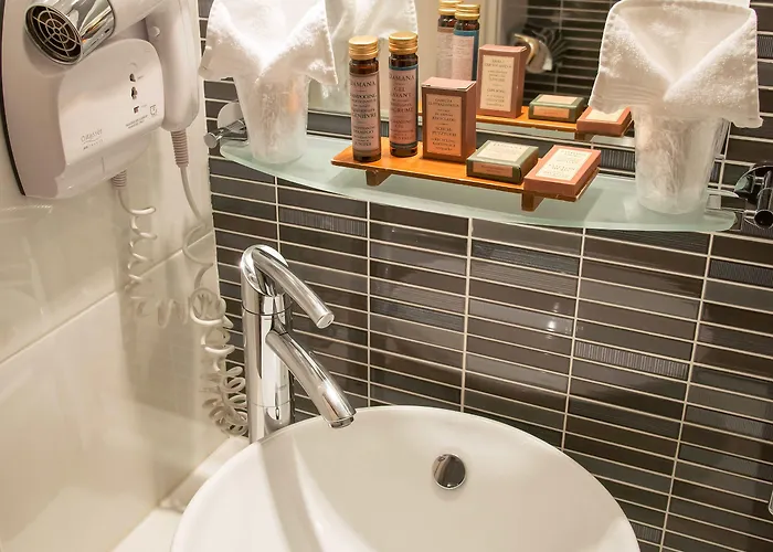 Otel Korner Louvre 3*