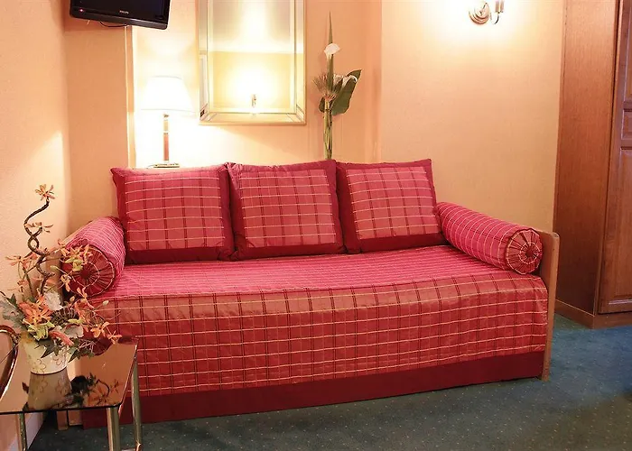 Otel Korner Louvre 3*