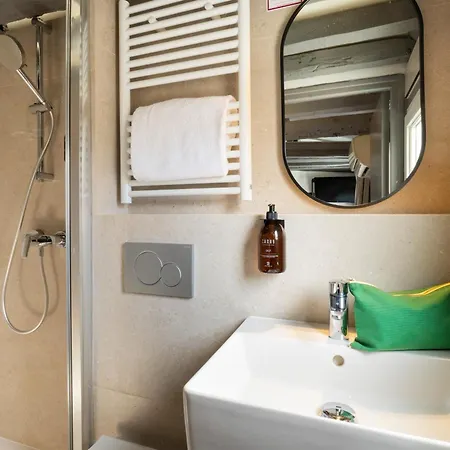 ホテル Korner Louvre パリ