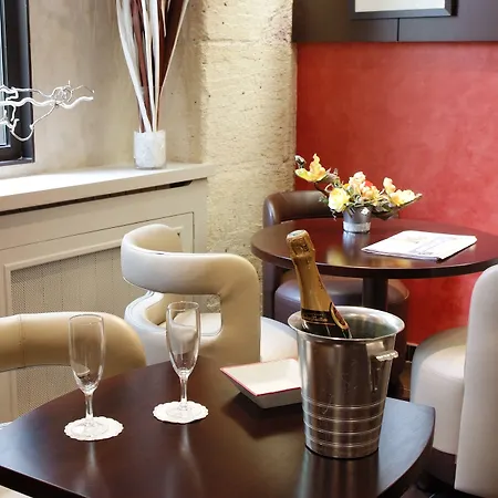 Korner Louvre ホテル 3*