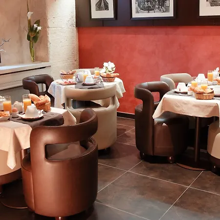 ホテル Korner Louvre