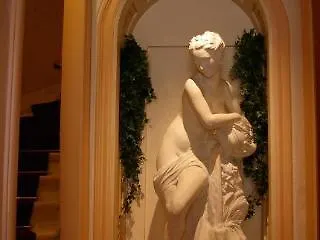 Korner Louvre 3*